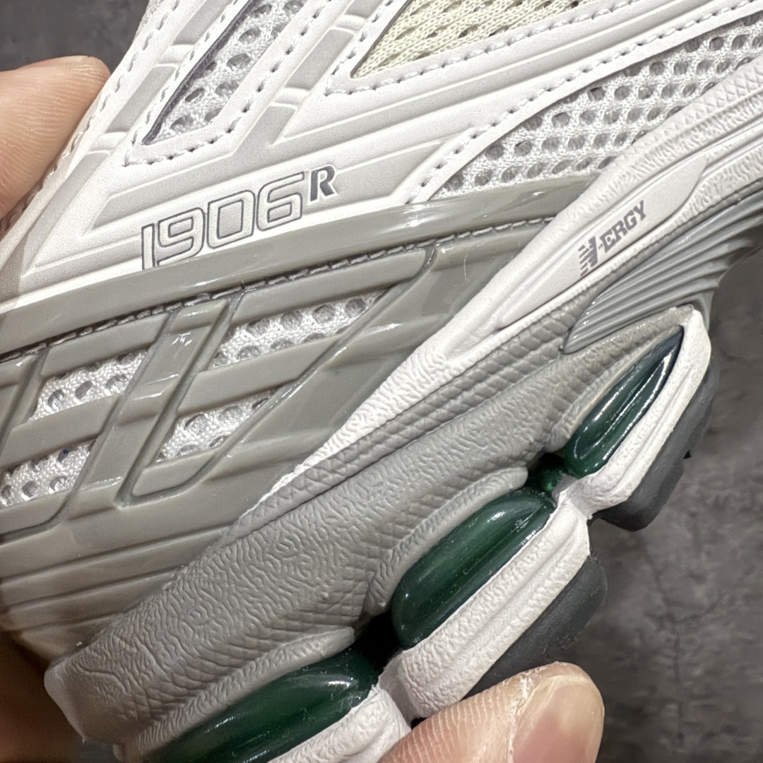 图片[3]-【M版纯原】新百伦New Balance NB1906 M1906RGP 灰银绿 全套原楦原纸板原厂数据开发 进口三明治网面 原装进口皮料正确绒感卡色 正确中底拉帮中底网布细节 原厂标裁 带紫光防伪 定制后跟透明水晶模块 冲裁组合 大底贴合程度胶水上色把控完美 整洁度挑战全网艺术家 多道序QC把关品质完善 匠心打造 耗时两个月开发完成 工艺极其复杂难度可想而知 新开独立私模大底 全网唯一正确六层组合大底 高端零售专供产物 尺码：36 37 37.5 38 38.5 39 40 40.5 41 42 42.5 43 44 45.5 46.5 47-选品中心
