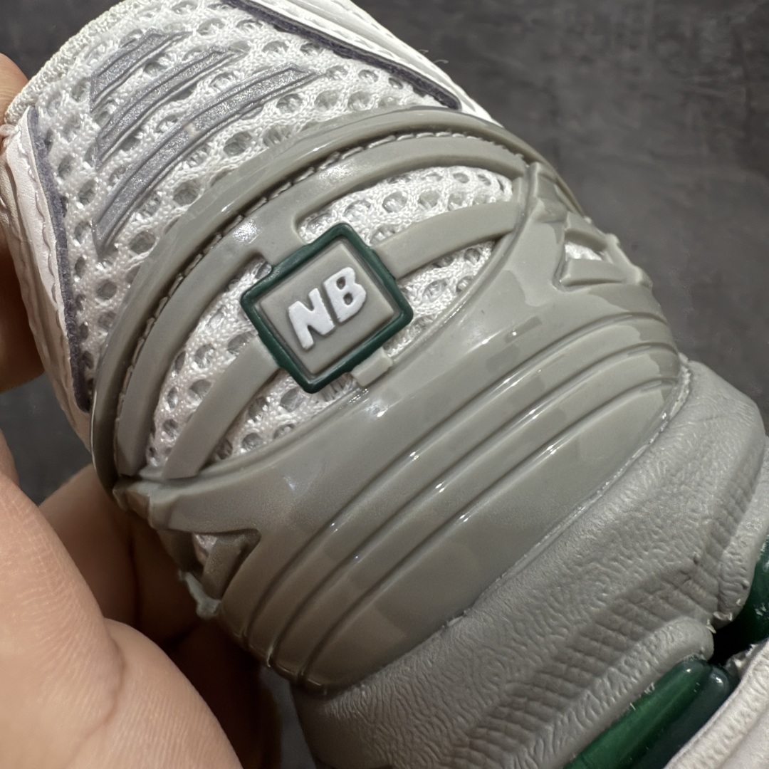 图片[2]-【M版纯原】新百伦New Balance NB1906 M1906RGP 灰银绿 全套原楦原纸板原厂数据开发 进口三明治网面 原装进口皮料正确绒感卡色 正确中底拉帮中底网布细节 原厂标裁 带紫光防伪 定制后跟透明水晶模块 冲裁组合 大底贴合程度胶水上色把控完美 整洁度挑战全网艺术家 多道序QC把关品质完善 匠心打造 耗时两个月开发完成 工艺极其复杂难度可想而知 新开独立私模大底 全网唯一正确六层组合大底 高端零售专供产物 尺码：36 37 37.5 38 38.5 39 40 40.5 41 42 42.5 43 44 45.5 46.5 47-选品中心