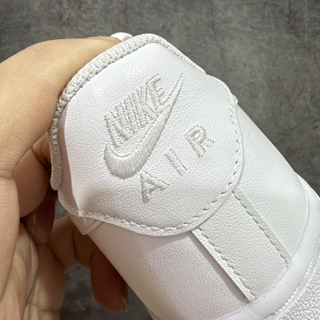 图片[2]-【LW头层皮版】NK Air Force 1 Low \’07 空军一号低帮经典板鞋 纯白 CW2288-111 顶级空军 皮料质感可媲美og版 细节吊打市场其他代号版本 全鞋电脑针车 工整有序 原厂港宝加持完美还原灵魂版型 原盒原配从里到外百分百还原 原厂全头层原厂皮料 原标原盒 内置Sole气垫 中底白色背胶 中底划线 已经无限的接近公司 原厂楦头 原厂刺绣 后跟弧度修正 正确中底四线防伪 尺码：36 36.5 37.5 38 38.5 39 40 40.5 41 42 42.5 43 44 44.5 45 46-选品中心