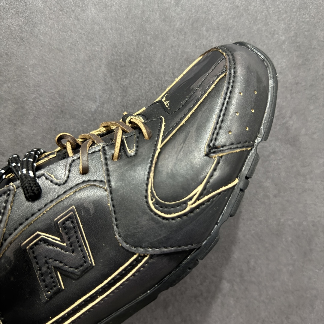 图片[5]-【公司级】缪缪MiuMiu x New Balance NB530 SL系列低帮经典复古休闲运动慢跑鞋 近几年运动品牌与各大潮流品牌不断推出联名产品，在球鞋圈拥有极高的热度。此外，奢侈品牌和运动品牌联名也早已非新鲜事，继 Dior 和 Jordan Brand 以及 Prada 和 adidas 合作后。近日，Miu Miu与New Balance的合作基本已经成为定番，每年都会上新，而近期的最新联名也已经正式曝光，预计会在24年春夏面世！相比之前两次使用的574，这次Miu Miu带来了全新风格。采用了全新型号MR530进行设计，继续使用复古的旧化效果和去年就被带火的美拉德配色打造。Miu Miu作为千禧文化的重要推手，这次也是直接挑选了New Balance 2000年代时发布的健身跑鞋MR530。整体做旧效果非常明显，甚至有些二手鞋的感觉，多少是有点瘦巴黎世家影响了……配色方面将会推出米色和棕色两种颜色可供选择，整体覆盖了做旧麂皮，鞋舌和鞋垫和之前一致，有Miu Miu的Logo，同时搭配皮革和棉质双鞋带组成。尺码：35.5 36 37 37.5 38 38.5 39.5 40 40.5 41.5 42 42.5 43.5 44 45-选品中心