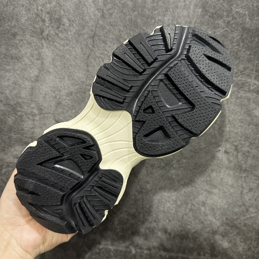 图片[9]-【纯原版】MLB Winner Chunky 25新款 NY百搭舒适休闲潮流运动厚底增高 防滑耐磨 低帮 老爹鞋 男女同款 银色 潮流厚底时尚街头赛博老爹鞋 MLB官方同步出货 虞书欣等众多潮流明星同款 高弹双层MD大底 原楦原档案数据开发版型（完美鞋头弧度/后套收口效果🆚市面文案版本‼️） 原厂立体填充鞋舌海绵 中底注胶孔原数据开发模具大底原厂转印标市面上唯一纯原版本 原材料打造 内增高6cm 原厂1：1模具开发 原厂进口纳米材质 原厂 全套手提袋 原盒雷射防伪标包装 天猫订单品质 官网尺码：35 36 36.5 37.5 38 38.5 39 40 40.5 41 42 42.5 43 44 45-选品中心