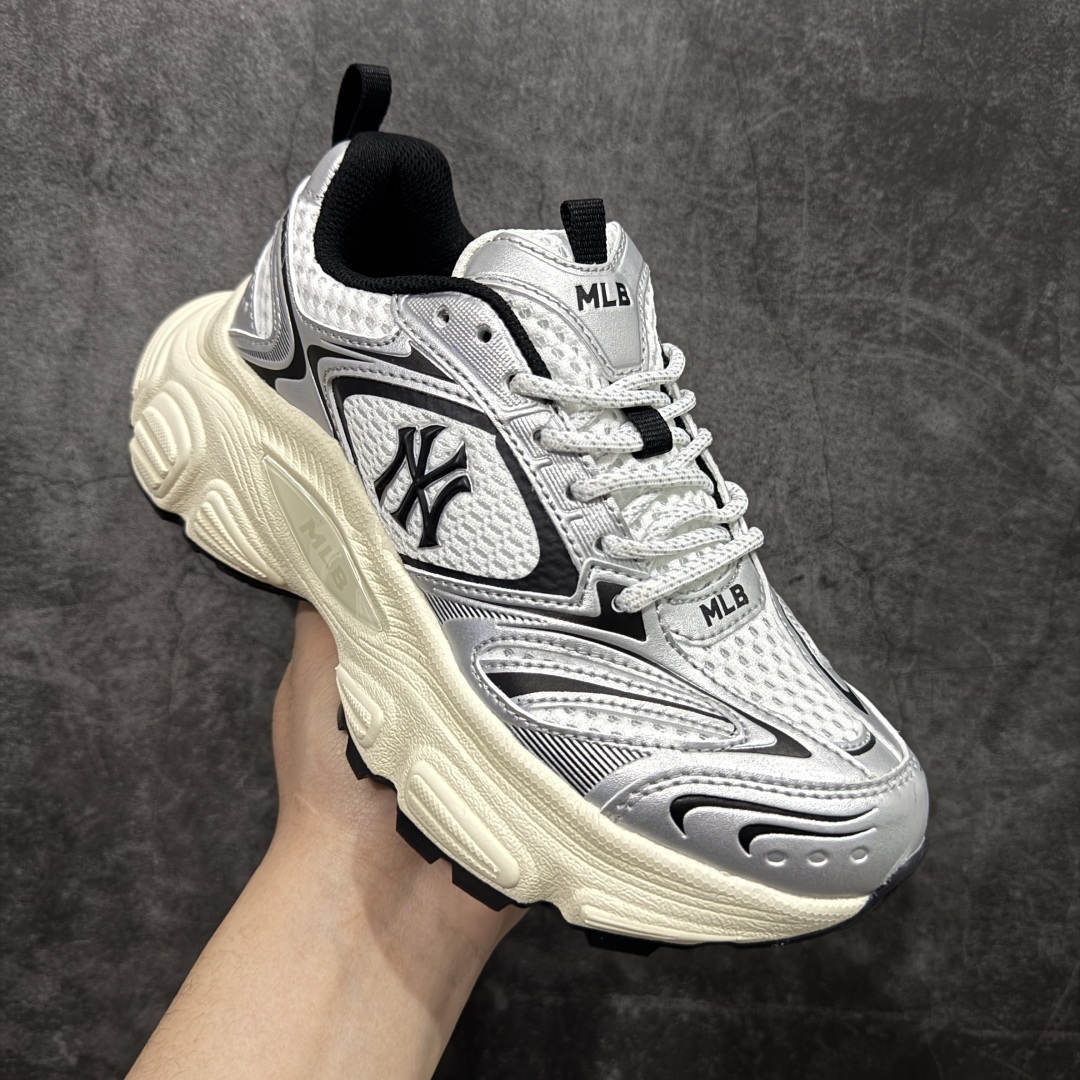 图片[3]-【纯原版】MLB Winner Chunky 25新款 NY百搭舒适休闲潮流运动厚底增高 防滑耐磨 低帮 老爹鞋 男女同款 银色 潮流厚底时尚街头赛博老爹鞋 MLB官方同步出货 虞书欣等众多潮流明星同款 高弹双层MD大底 原楦原档案数据开发版型（完美鞋头弧度/后套收口效果🆚市面文案版本‼️） 原厂立体填充鞋舌海绵 中底注胶孔原数据开发模具大底原厂转印标市面上唯一纯原版本 原材料打造 内增高6cm 原厂1：1模具开发 原厂进口纳米材质 原厂 全套手提袋 原盒雷射防伪标包装 天猫订单品质 官网尺码：35 36 36.5 37.5 38 38.5 39 40 40.5 41 42 42.5 43 44 45-选品中心