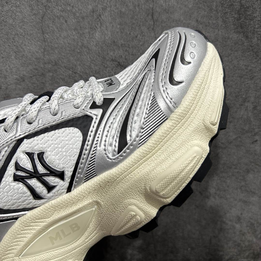 图片[6]-【纯原版】MLB Winner Chunky 25新款 NY百搭舒适休闲潮流运动厚底增高 防滑耐磨 低帮 老爹鞋 男女同款 银色 潮流厚底时尚街头赛博老爹鞋 MLB官方同步出货 虞书欣等众多潮流明星同款 高弹双层MD大底 原楦原档案数据开发版型（完美鞋头弧度/后套收口效果🆚市面文案版本‼️） 原厂立体填充鞋舌海绵 中底注胶孔原数据开发模具大底原厂转印标市面上唯一纯原版本 原材料打造 内增高6cm 原厂1：1模具开发 原厂进口纳米材质 原厂 全套手提袋 原盒雷射防伪标包装 天猫订单品质 官网尺码：35 36 36.5 37.5 38 38.5 39 40 40.5 41 42 42.5 43 44 45-选品中心