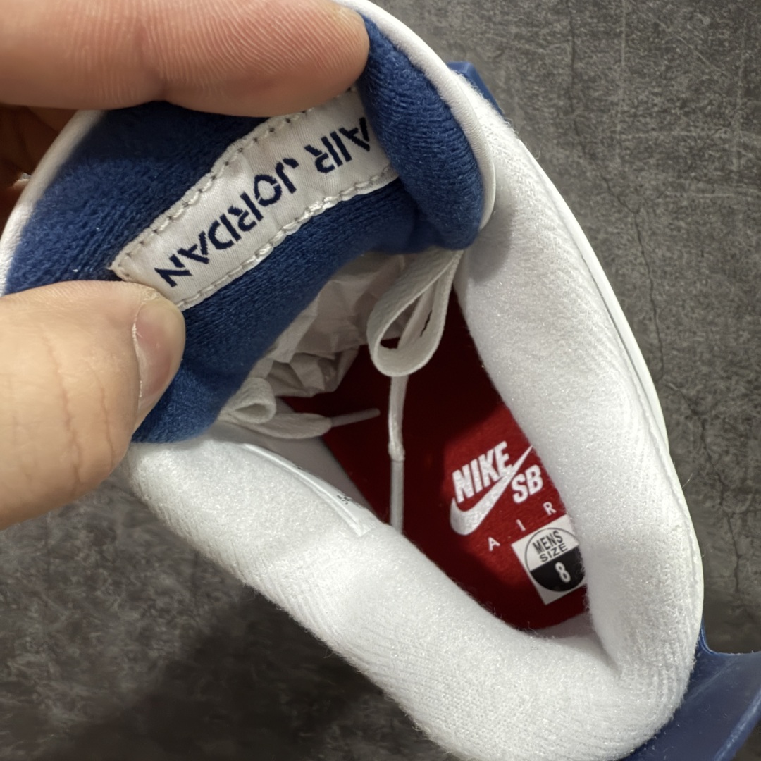 图片[8]-【LN版本】NK SB x Air Jordan AJ4 联名海军蓝 白蓝 DR5415-100 全新批次 重点区分市面 唯一正确细节 后跟饰片中心位置有合模线 超弹硅胶材质 内层不织布补强 补强为硅胶提供更强耐久性 避免断裂 圈内最强四代 独家外贸特供尺码含 45.5 49.5 50.5 耗时半年巨作 全套原纸板楦头开发 原厂特供皮料加持 确保原汁原味 完美呈现四代版型 一比一鞋头弧度高度鞋身弧度 数据细节工艺流程均保持原鞋一致 原厂TPU网格鞋带扣 正确内里网布 菱角分明不变形无多余毛边 柔软性质感一致于原鞋 市场唯一原厂鞋扣模具 背面可见隐藏注塑口 原厂织唛标 原厂飞人电绣工艺 尾指中部跳三针 独家绑鞋带手法 印刷中底布 四线拉帮 米色美纹纸贴合固定 进口港宝加持 后跟自然饱满 全鞋荧光划线卡点 追求极致完美 每一双都是工艺品 多重QC质检 超越公司货的品控标准 实实在在的免检产品 尺码：40 40.5 41 42 42.5 43 44 44.5 45 45.5 46 47.5 48.5 49.5 50.5-选品中心