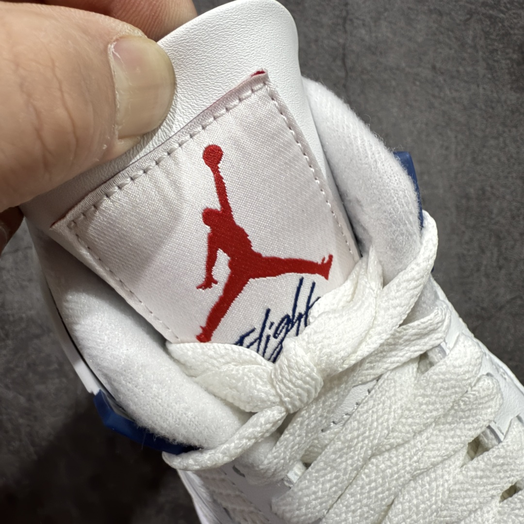 图片[7]-【LN版本】NK SB x Air Jordan AJ4 联名海军蓝 白蓝 DR5415-100 全新批次 重点区分市面 唯一正确细节 后跟饰片中心位置有合模线 超弹硅胶材质 内层不织布补强 补强为硅胶提供更强耐久性 避免断裂 圈内最强四代 独家外贸特供尺码含 45.5 49.5 50.5 耗时半年巨作 全套原纸板楦头开发 原厂特供皮料加持 确保原汁原味 完美呈现四代版型 一比一鞋头弧度高度鞋身弧度 数据细节工艺流程均保持原鞋一致 原厂TPU网格鞋带扣 正确内里网布 菱角分明不变形无多余毛边 柔软性质感一致于原鞋 市场唯一原厂鞋扣模具 背面可见隐藏注塑口 原厂织唛标 原厂飞人电绣工艺 尾指中部跳三针 独家绑鞋带手法 印刷中底布 四线拉帮 米色美纹纸贴合固定 进口港宝加持 后跟自然饱满 全鞋荧光划线卡点 追求极致完美 每一双都是工艺品 多重QC质检 超越公司货的品控标准 实实在在的免检产品 尺码：40 40.5 41 42 42.5 43 44 44.5 45 45.5 46 47.5 48.5 49.5 50.5-选品中心