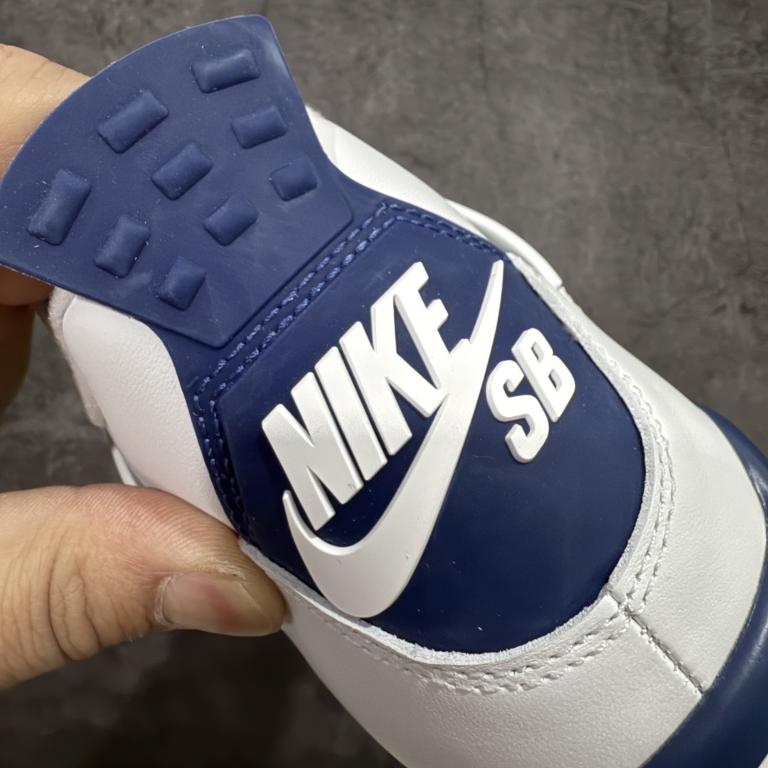图片[2]-【LN版本】NK SB x Air Jordan AJ4 联名海军蓝 白蓝 DR5415-100 全新批次 重点区分市面 唯一正确细节 后跟饰片中心位置有合模线 超弹硅胶材质 内层不织布补强 补强为硅胶提供更强耐久性 避免断裂 圈内最强四代 独家外贸特供尺码含 45.5 49.5 50.5 耗时半年巨作 全套原纸板楦头开发 原厂特供皮料加持 确保原汁原味 完美呈现四代版型 一比一鞋头弧度高度鞋身弧度 数据细节工艺流程均保持原鞋一致 原厂TPU网格鞋带扣 正确内里网布 菱角分明不变形无多余毛边 柔软性质感一致于原鞋 市场唯一原厂鞋扣模具 背面可见隐藏注塑口 原厂织唛标 原厂飞人电绣工艺 尾指中部跳三针 独家绑鞋带手法 印刷中底布 四线拉帮 米色美纹纸贴合固定 进口港宝加持 后跟自然饱满 全鞋荧光划线卡点 追求极致完美 每一双都是工艺品 多重QC质检 超越公司货的品控标准 实实在在的免检产品 尺码：40 40.5 41 42 42.5 43 44 44.5 45 45.5 46 47.5 48.5 49.5 50.5-选品中心