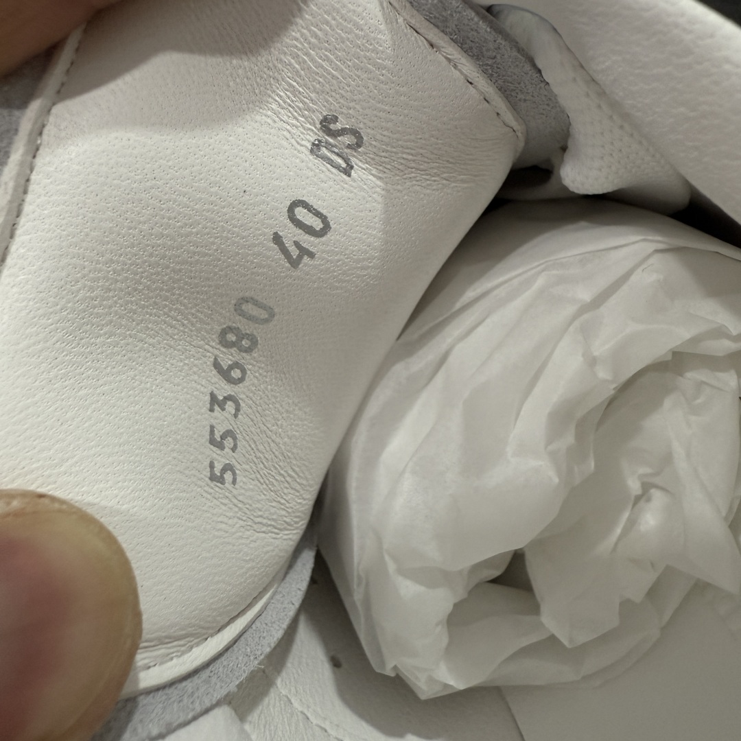 图片[5]-【顶级毒盒版】Alexander McQueen 亚历山大麦昆小白鞋 渐变黑色 东莞纯原 现市场所售版本天花板一梯队级别 原鞋在手可对比 高端零售客户最爱 厚底增高小白鞋 正品购回原版开发 鞋底厚4.5cm 全鞋面进口牛皮 丝绸亚光原版水染羊皮内里 牛皮垫脚 回弹度到位 耐磨舒适 （⚠️官方同步尺码带半码） 全套得物毒盒蓝色外包盒 加厚层工艺原盒 并赠送极品丝带和购物袋 中底附带厂标钢印 女码中底和原版一致的13钉工艺（作用是小钉弯曲后可将中底与帮脚抓得更紧密） 鞋盒贴标使用了高精密打印机，清晰与原版一致 赠送加厚麻布防尘袋 闲置时可使用防尘 尺码： 39 40 40.5 41 41.5 42 42.5 43 43.5 44 45 官网一致尺码官网一致尺码 市场唯一含半码版本-选品中心