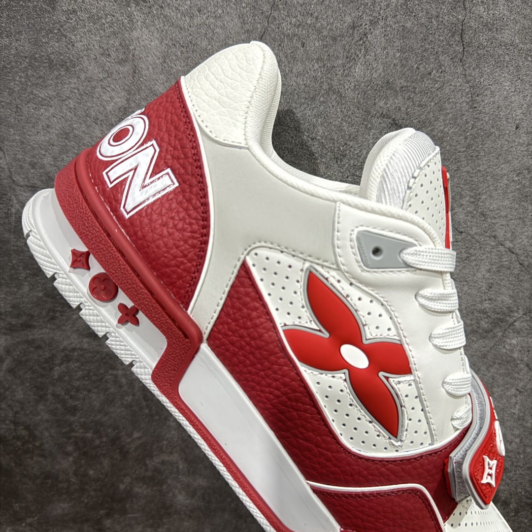 图片[7]-【广东纯原版本】驴牌 LV Louis Vuitton Trainer 限定联名 低帮休闲板鞋 白红魔术贴 代购级别 ZP级全套包装 原版购入历时近两个月开发打造！ 经典多拼色超好看 原版完美楦型 调试了两个月 鞋面独家订制压纹粒面小牛皮 大底TPU、模具费2w+ 质感媲美原版 垫脚聚米微料加透气英伦网布 细节原版一致 ❗️请注意区分市面通货材料 版型 包装配件 尺码： 38 39 40 41 42 43 44 45 46-选品中心