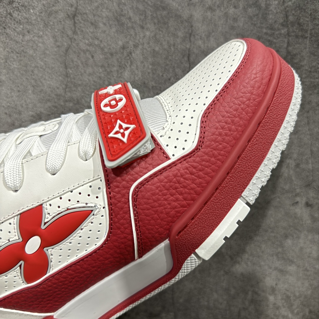 图片[6]-【广东纯原版本】驴牌 LV Louis Vuitton Trainer 限定联名 低帮休闲板鞋 白红魔术贴 代购级别 ZP级全套包装 原版购入历时近两个月开发打造！ 经典多拼色超好看 原版完美楦型 调试了两个月 鞋面独家订制压纹粒面小牛皮 大底TPU、模具费2w+ 质感媲美原版 垫脚聚米微料加透气英伦网布 细节原版一致 ❗️请注意区分市面通货材料 版型 包装配件 尺码： 38 39 40 41 42 43 44 45 46-选品中心