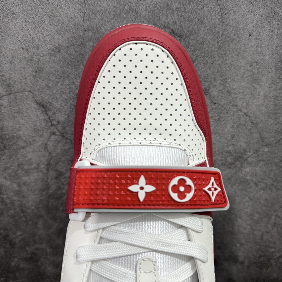 图片[5]-【广东纯原版本】驴牌 LV Louis Vuitton Trainer 限定联名 低帮休闲板鞋 白红魔术贴 代购级别 ZP级全套包装 原版购入历时近两个月开发打造！ 经典多拼色超好看 原版完美楦型 调试了两个月 鞋面独家订制压纹粒面小牛皮 大底TPU、模具费2w+ 质感媲美原版 垫脚聚米微料加透气英伦网布 细节原版一致 ❗️请注意区分市面通货材料 版型 包装配件 尺码： 38 39 40 41 42 43 44 45 46-选品中心