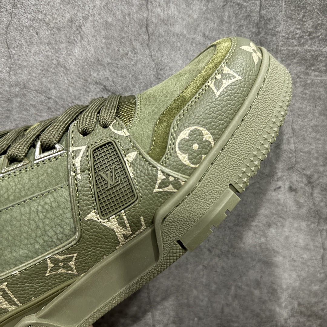 图片[6]-【广东纯原版本】LV TARINE路易威登x Tyler 联名款 驴牌 L家 压花 情侣款 休闲 运动鞋 滑板鞋 原版购入开发 路易威登 x Tyler 合作系列推出 LV Trainer 运动鞋，延续 Virgil Abloh 基于复古篮球鞋创作的经典设计。牛皮革鞋面融入 Craggy Monogram 压纹和路易威登标识，展现 Tyler 对 Monogram 图案和品牌元素的趣味重构 配送专柜精美包装🛍📦 ▪️面料： 原版定制头层牛皮 ▪️内里： 原版定制透气网里 ▪️大底： 原版开模双色TPU组合大底 ▪️底厚： 3CM ▪️尺码：38-46-选品中心