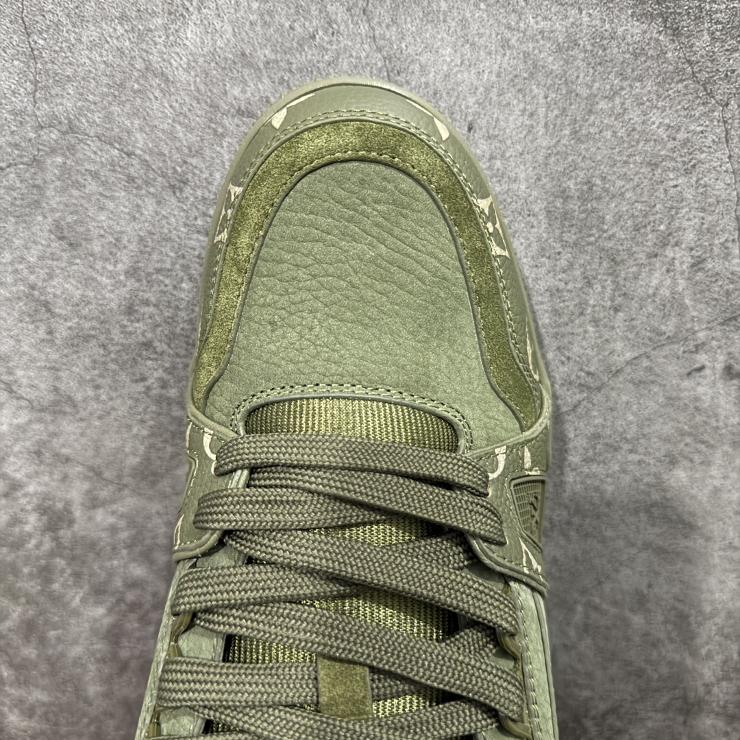 图片[5]-【广东纯原版本】LV TARINE路易威登x Tyler 联名款 驴牌 L家 压花 情侣款 休闲 运动鞋 滑板鞋 原版购入开发 路易威登 x Tyler 合作系列推出 LV Trainer 运动鞋，延续 Virgil Abloh 基于复古篮球鞋创作的经典设计。牛皮革鞋面融入 Craggy Monogram 压纹和路易威登标识，展现 Tyler 对 Monogram 图案和品牌元素的趣味重构 配送专柜精美包装🛍📦 ▪️面料： 原版定制头层牛皮 ▪️内里： 原版定制透气网里 ▪️大底： 原版开模双色TPU组合大底 ▪️底厚： 3CM ▪️尺码：38-46-选品中心