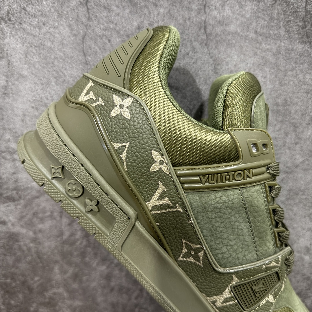 图片[7]-【广东纯原版本】LV TARINE路易威登x Tyler 联名款 驴牌 L家 压花 情侣款 休闲 运动鞋 滑板鞋 原版购入开发 路易威登 x Tyler 合作系列推出 LV Trainer 运动鞋，延续 Virgil Abloh 基于复古篮球鞋创作的经典设计。牛皮革鞋面融入 Craggy Monogram 压纹和路易威登标识，展现 Tyler 对 Monogram 图案和品牌元素的趣味重构 配送专柜精美包装🛍📦 ▪️面料： 原版定制头层牛皮 ▪️内里： 原版定制透气网里 ▪️大底： 原版开模双色TPU组合大底 ▪️底厚： 3CM ▪️尺码：38-46-选品中心