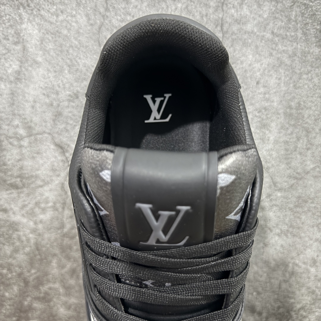 图片[8]-【广东纯原版本】LV TARINE路易威登x Tyler 联名款 驴牌 L家 压花 情侣款 休闲 运动鞋 滑板鞋 原版购入开发 路易威登 x Tyler 合作系列推出 LV Trainer 运动鞋，延续 Virgil Abloh 基于复古篮球鞋创作的经典设计。牛皮革鞋面融入 Craggy Monogram 压纹和路易威登标识，展现 Tyler 对 Monogram 图案和品牌元素的趣味重构 配送专柜精美包装🛍📦 ▪️面料： 原版定制头层牛皮 ▪️内里： 原版定制透气网里 ▪️大底： 原版开模双色TPU组合大底 ▪️底厚： 3CM ▪️尺码：38-46-选品中心