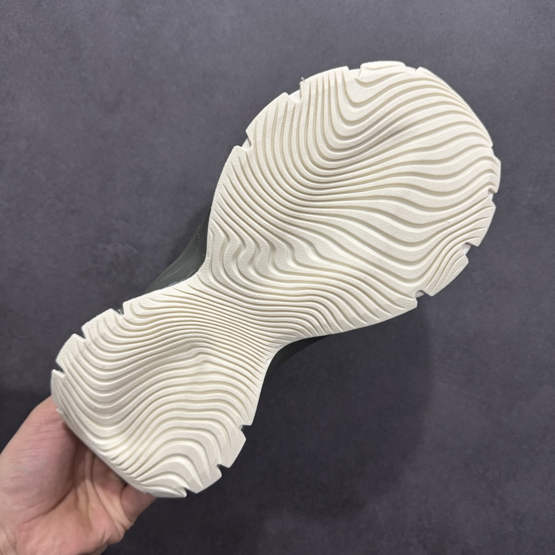 图片[9]-【公司级】Adidas Vento XLG MTW 脉冲系列 复古休闲老爹鞋 官方同步上架 鞋面是透气网面和皮革拼接 脚感轻盈 不闷汗 每次穿着跑步都感觉脚底在自由呼吸 鞋底是adidas经典的防滑设计 纹路很深 抓地力超稳 低帮设计很显脚踝纤细 却不失满满的包围安全感 货号： JR6389  尺码：35.5 36 36.5 37 38 38.5 39 40 40.5 41 42 42.5 43 44 45-选品中心