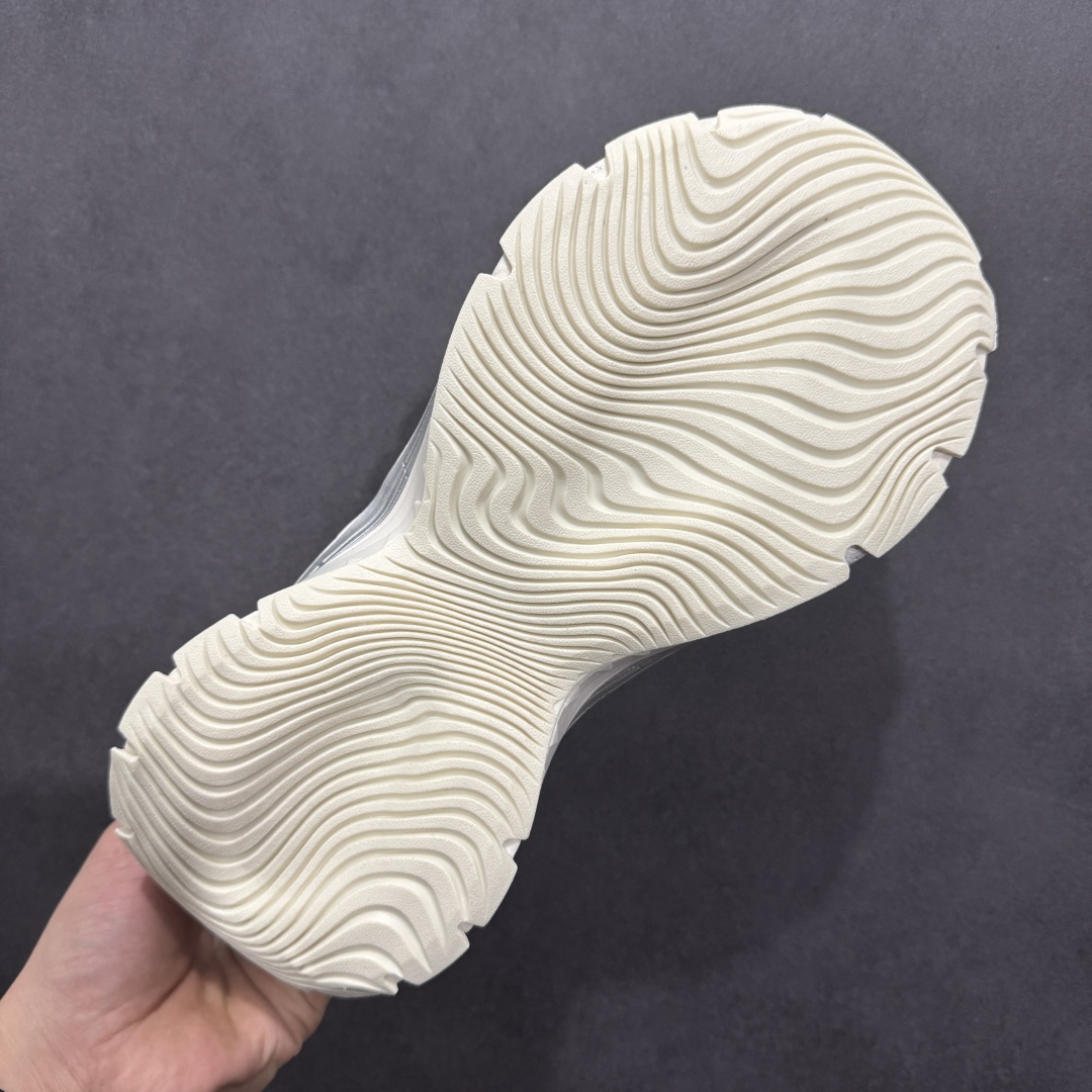 图片[9]-【公司级】Adidas Vento XLG MTW 脉冲系列 复古休闲老爹鞋 官方同步上架 鞋面是透气网面和皮革拼接 脚感轻盈 不闷汗 每次穿着跑步都感觉脚底在自由呼吸 鞋底是adidas经典的防滑设计 纹路很深 抓地力超稳 低帮设计很显脚踝纤细 却不失满满的包围安全感 货号： JR6390  尺码：35.5 36 36.5 37 38 38.5 39 40 40.5 41 42 42.5 43 44 45-选品中心