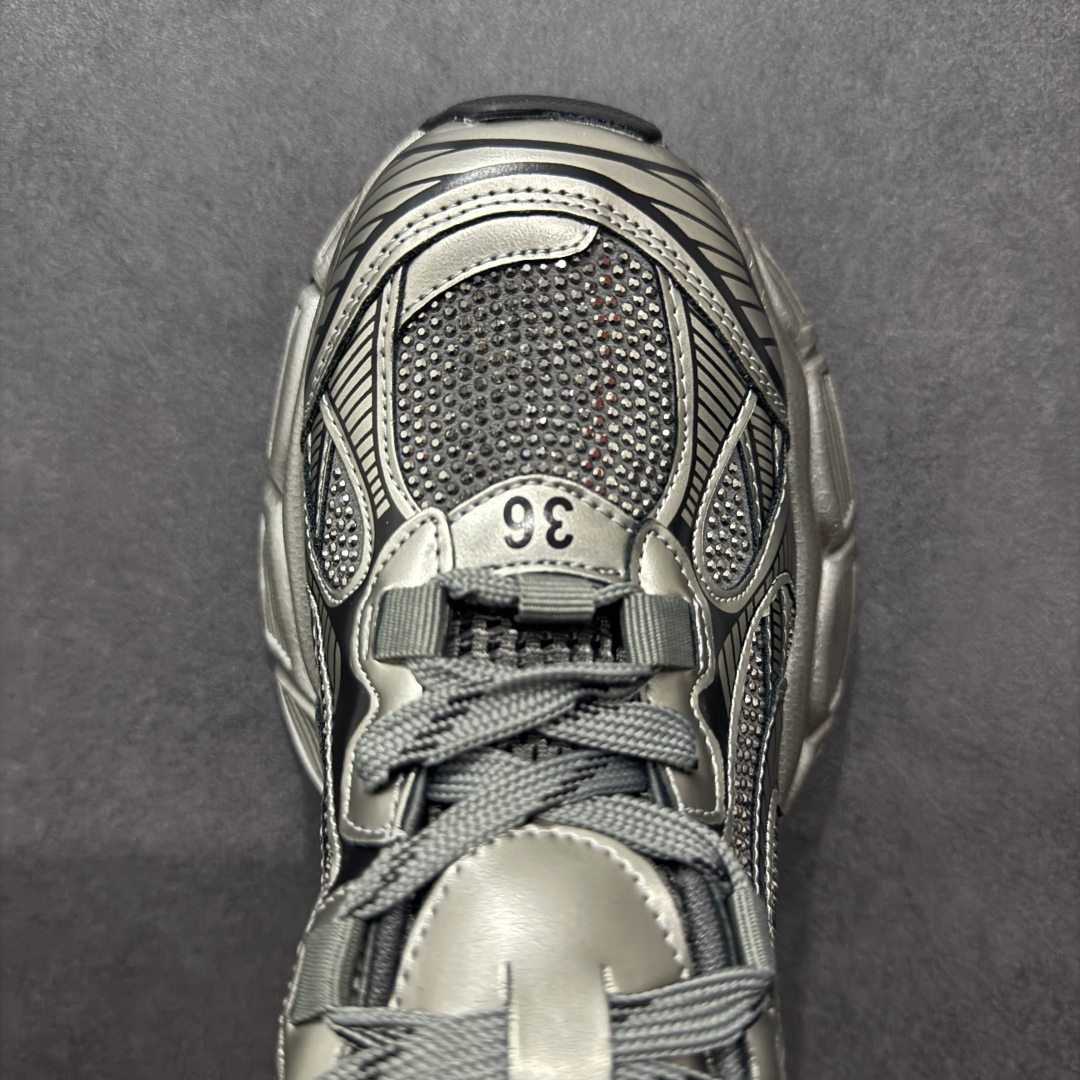 图片[8]-【广东纯原版本】GG-CC Chunky Low镶钻休闲运动老爹鞋系列 #广东大厂出品 完美细节 25ss春季新款 大长腿 时髦look轻松定格 不费力展现率性氛围 酷帅机能风不规则设计大底 GGCC 银灰色拼色造型设计 轻便舒适百搭 不管怎么搭都敲好看~ 尺码： 35 36 37 38 39 40-选品中心