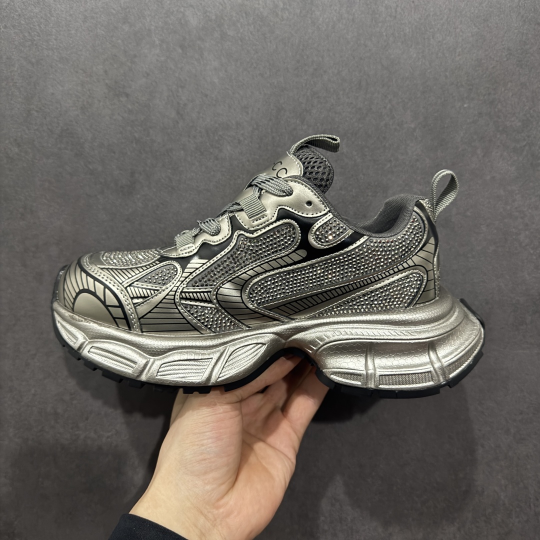 图片[2]-【广东纯原版本】GG-CC Chunky Low镶钻休闲运动老爹鞋系列 #广东大厂出品 完美细节 25ss春季新款 大长腿 时髦look轻松定格 不费力展现率性氛围 酷帅机能风不规则设计大底 GGCC 银灰色拼色造型设计 轻便舒适百搭 不管怎么搭都敲好看~ 尺码： 35 36 37 38 39 40-选品中心