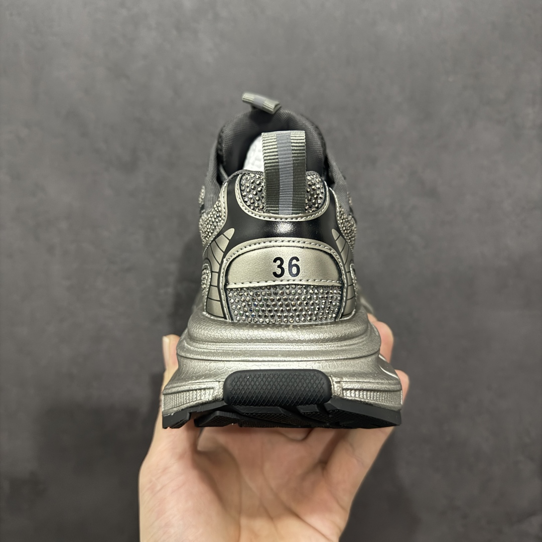 图片[4]-【广东纯原版本】GG-CC Chunky Low镶钻休闲运动老爹鞋系列 #广东大厂出品 完美细节 25ss春季新款 大长腿 时髦look轻松定格 不费力展现率性氛围 酷帅机能风不规则设计大底 GGCC 银灰色拼色造型设计 轻便舒适百搭 不管怎么搭都敲好看~ 尺码： 35 36 37 38 39 40-选品中心