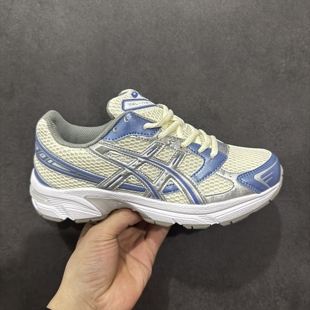 【公司级】ASICS 亚瑟士 GEL-1130 男女时尚透气 健步减震 运动潮流耐磨休闲鞋 选用网眼与皮革相接,复古而富有层次感。网布搭配银色金属感线条,虎爪 Logo 加入配色点缀,加深复古时尚美感Ortholite 鞋垫+搭载着 GEL 缓震胶的鞋底,同时辅以耐磨大底提供良好抓地力。复古美学入门代表作,重现2000年代后期的复古美学。 货号:1201A609-101 尺码:36-45半-选品中心