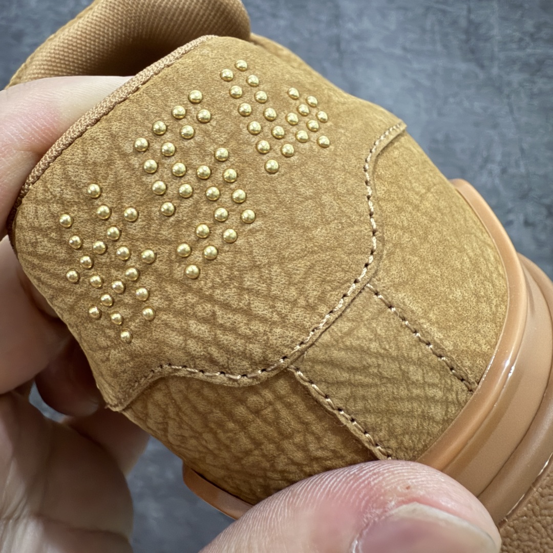 图片[2]-【海淘代购升级版】 现货当天可取 LV Trainer系列高奢运动鞋 小麦色铆钉 新款芯片顶级 潮人必备单品 同步ZP官网空胶工艺 鞋舌、挂饰均镶嵌NFC芯片感应装置 正确胶片断点式设计 中底正确还原原版油印字母比例 1：1原楦格板、楦头、刀磨全新升级！ 独家订制顶级压纹麂皮 原版开模TPU大底 质感原版一致 垫脚聚米微料加透气英伦网布 披靡市场任何版本！细节完美呈现！ 代购指定版本 全新升级最新双盒包装 扫码秒进官网！ 全套包装配件同比原版 尺码： 38-46-选品中心