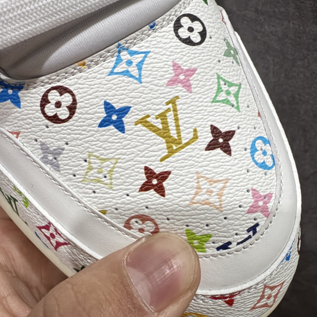 图片[5]-【海淘代购升级版】 现货当天可取 LV Trainer系列高奢运动鞋 Louis Vuitton LV Trainer系列 &村上隆/Takashi Murakami 白三彩白色 新款芯片顶级 潮人必备单品 同步ZP官网空胶工艺 鞋舌、挂饰均镶嵌NFC芯片感应装置 正确胶片断点式设计 中底正确还原原版油印字母比例 1：1原楦格板、楦头、刀磨全新升级！ 独家订制顶级压纹麂皮 原版开模TPU大底 质感原版一致 垫脚聚米微料加透气英伦网布 披靡市场任何版本！细节完美呈现！ 代购指定版本 全新升级最新双盒包装 扫码秒进官网！ 全套包装配件同比原版 尺码： 35-46-选品中心