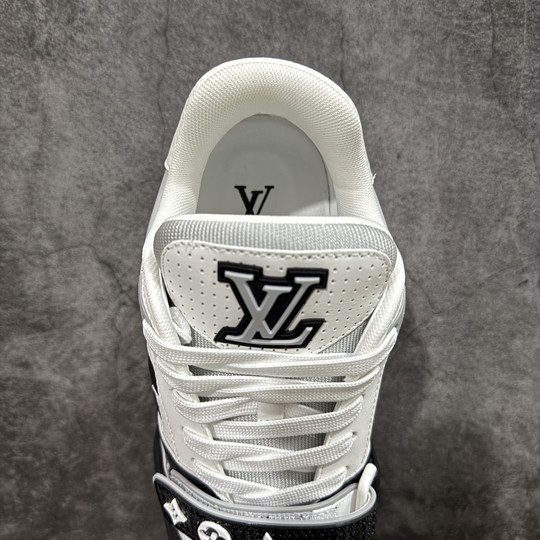 图片[8]-【代购级别】ZP级全套包装 驴牌 LV 2021s LV Trainer 限定联名 入秋最新配色国内限定无售⚠️ 原版购入历时近两个月开发打造！ 经典多拼色超好看 原版完美楦型 调试了两个月 鞋面独家订制压纹粒面小牛皮 大底TPU、模具费2w+ 质感媲美原版 垫脚聚米微料加透气英伦网布 细节原版一致 ❗️请注意区分市面通货材料 版型 包装配件 尺码：35 36 37 38 39 40 41 42 43 44 45-选品中心