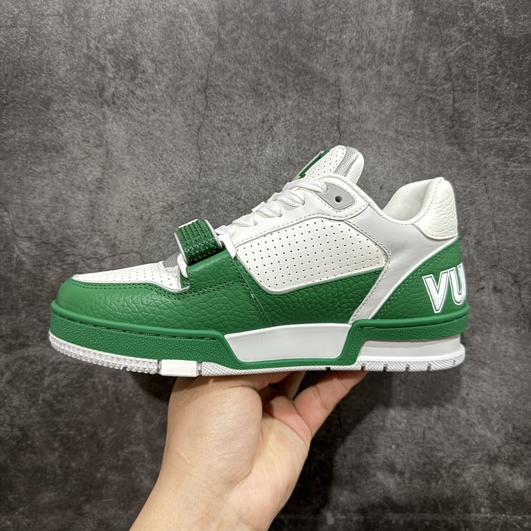 图片[2]-【代购级别】ZP级全套包装 驴牌 LV 2021s LV Trainer 限定联名 入秋最新配色国内限定无售⚠️ 原版购入历时近两个月开发打造！ 经典多拼色超好看 原版完美楦型 调试了两个月 鞋面独家订制压纹粒面小牛皮 大底TPU、模具费2w+ 质感媲美原版 垫脚聚米微料加透气英伦网布 细节原版一致 ❗️请注意区分市面通货材料 版型 包装配件 尺码：35 36 37 38 39 40 41 42 43 44 45-选品中心