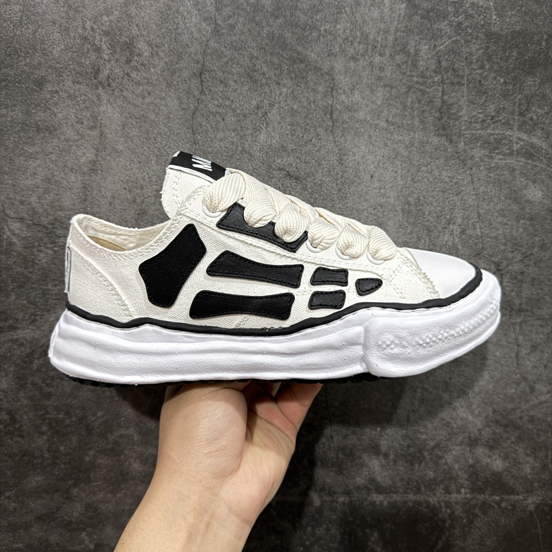 【广东纯原版本】Maison Mihara Yasuhiro x AMIRI Skel-Top Low 圆头系带 低帮 帆布鞋 张艺兴 王一博 王嘉尔 同款鞋 合适春夏秋冬四季款 随意搭配 都好看 #明星潮牌全攻略 #张艺兴同款 #酷飒男生宝藏灯芯绒卫衣 #男生穿搭ootd #今天穿什么此款拥有舒适的鞋面,具有很好的延展性,后跟采用柔软材质能够舒适贴合脚踝,穿着轻松,让您在平时生活中有舒适和轻松的体验。 尺码:35 36 37 38 39 40 41 42 43 44 45-选品中心