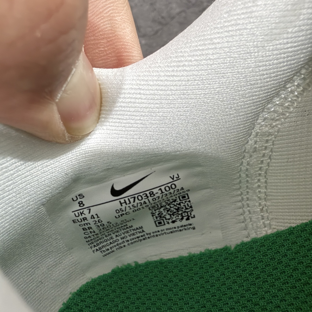 图片[4]-【纯原版】NK Zoom Fly 6 EK竞速飞行6代系列低帮轻质缓震透气休闲运动跑步鞋HJ7038-100 全新纯原版 超高清洁度做工 正确组合大底 内置抗扭片 完美版型 还原脚感 健身跑步必备跑鞋💪🏻 NK旗下主打竞速训练的Zoom Fly 6突然官宣，让不少跑步玩家都激动万分。根据 Nike 的官方说法，鞋款由基普乔格亲自监制并测试，可以说是受到地球最强跑者肯定的一双鞋。近日，这双鞋迎来基普乔格专属配色，并释出了官图。灵感来自基普乔格在土地跑道训练的经历，中底造型旨在还原训练后尘土覆盖的感觉。外观方面，延续了超大 Swoosh 的标志性设计，中底充满棱角感与层次感。科技方面，搭载加量ZoomX 与 SR-02 泡绵及全掌型 FlyPlate 碳纤维板 尺码：36 36.5 37.5 38 38.5 39 40 40.5 41 42 42.5 43 44 44.5 45 46-选品中心