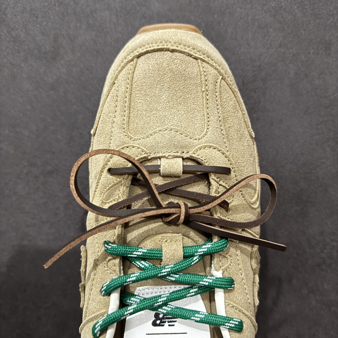 图片[8]-【公司级】MiuMiu x New Balance 530系列 意大利奢侈品牌/缪缪联名款 低帮经典复古休闲半拖  #鞋款采用解构和轻盈的设计，彷旧的布料包覆着 New Balance 530的轮廓，刻意磨损、不均匀的皮革色调，让波鞋多了不同的个性 这款联名鞋款配有双鞋带设计，包括白色、橙色、棕色和黄色鞋带，营造出随性系起的感觉，为整体感又多了几分 Boyish 以及率性感  尺码：36 37 37.5 38 38.5 39.5 40 40.5 41.5 42 42.5 43.5 44 44.5 45-选品中心