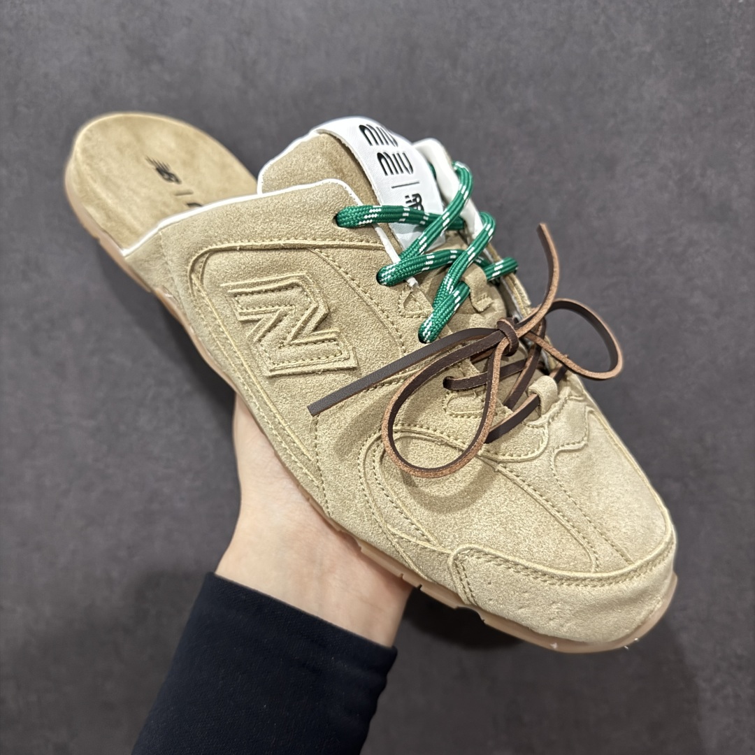 图片[3]-【公司级】MiuMiu x New Balance 530系列 意大利奢侈品牌/缪缪联名款 低帮经典复古休闲半拖  #鞋款采用解构和轻盈的设计，彷旧的布料包覆着 New Balance 530的轮廓，刻意磨损、不均匀的皮革色调，让波鞋多了不同的个性 这款联名鞋款配有双鞋带设计，包括白色、橙色、棕色和黄色鞋带，营造出随性系起的感觉，为整体感又多了几分 Boyish 以及率性感  尺码：36 37 37.5 38 38.5 39.5 40 40.5 41.5 42 42.5 43.5 44 44.5 45-选品中心