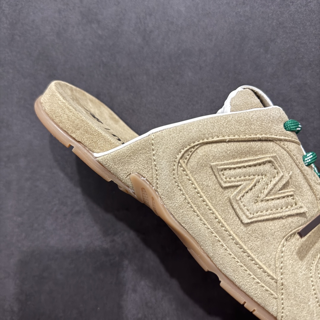 图片[6]-【公司级】MiuMiu x New Balance 530系列 意大利奢侈品牌/缪缪联名款 低帮经典复古休闲半拖  #鞋款采用解构和轻盈的设计，彷旧的布料包覆着 New Balance 530的轮廓，刻意磨损、不均匀的皮革色调，让波鞋多了不同的个性 这款联名鞋款配有双鞋带设计，包括白色、橙色、棕色和黄色鞋带，营造出随性系起的感觉，为整体感又多了几分 Boyish 以及率性感  尺码：36 37 37.5 38 38.5 39.5 40 40.5 41.5 42 42.5 43.5 44 44.5 45-选品中心