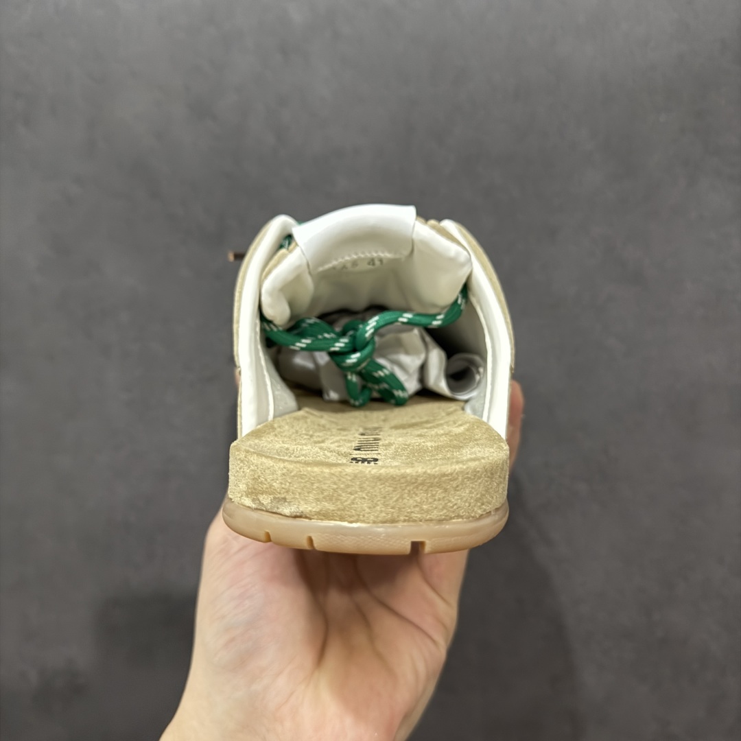 图片[4]-【公司级】MiuMiu x New Balance 530系列 意大利奢侈品牌/缪缪联名款 低帮经典复古休闲半拖  #鞋款采用解构和轻盈的设计，彷旧的布料包覆着 New Balance 530的轮廓，刻意磨损、不均匀的皮革色调，让波鞋多了不同的个性 这款联名鞋款配有双鞋带设计，包括白色、橙色、棕色和黄色鞋带，营造出随性系起的感觉，为整体感又多了几分 Boyish 以及率性感  尺码：36 37 37.5 38 38.5 39.5 40 40.5 41.5 42 42.5 43.5 44 44.5 45-选品中心