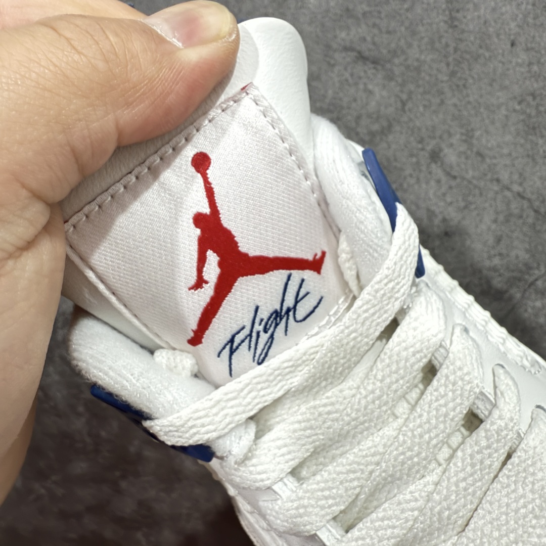 图片[7]-【OG纯原】NK SB x Air Jordan AJ4 联名海军蓝 白蓝 DR5415-100 圈内知名大厂出货 全套原纸板楦头开发 原厂特供皮料加持 确保原汁原味 完美呈现四代版型 一比一鞋头弧度高度鞋身弧度 数据细节工艺流程均保持原鞋一致 原厂TPU网格鞋带扣 正确内里网布 菱角分明不变形无多余毛边 柔软性质感一致于原鞋 市场唯一原厂鞋扣模具 背面可见隐藏注塑口 原厂织唛标 原厂飞人电绣工艺 尾指中部跳三针 独家绑鞋带手法 印刷中底布 四线拉帮 米色美纹纸贴合固定 进口港宝加持 后跟自然饱满 全鞋荧光划线卡点 追求极致完美 每一双都是工艺品 多重QC质检 超越公司货的品控标准 实实在在的免检产品 尺码：36-47.5-选品中心