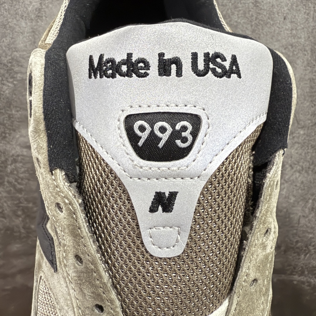图片[6]-【总裁版】New Balance U993JJ 新百伦NB993 JJJJound 联名总统复古慢跑鞋 军绿色 正确3M反光细节 原楦原纸版开发 正确6层组合底模精密开发 后跟透明TPU水晶装饰条稳固 沿用了引以为傲的跑鞋手工技艺 采用猪皮绒面并包裹局部透气网面的鞋身设计 菱网鞋舌上刻有New Balance USA 鞋面依旧身着经典的大热之灰 彰显了其高端的品质身份 尺码：36-46.5-选品中心