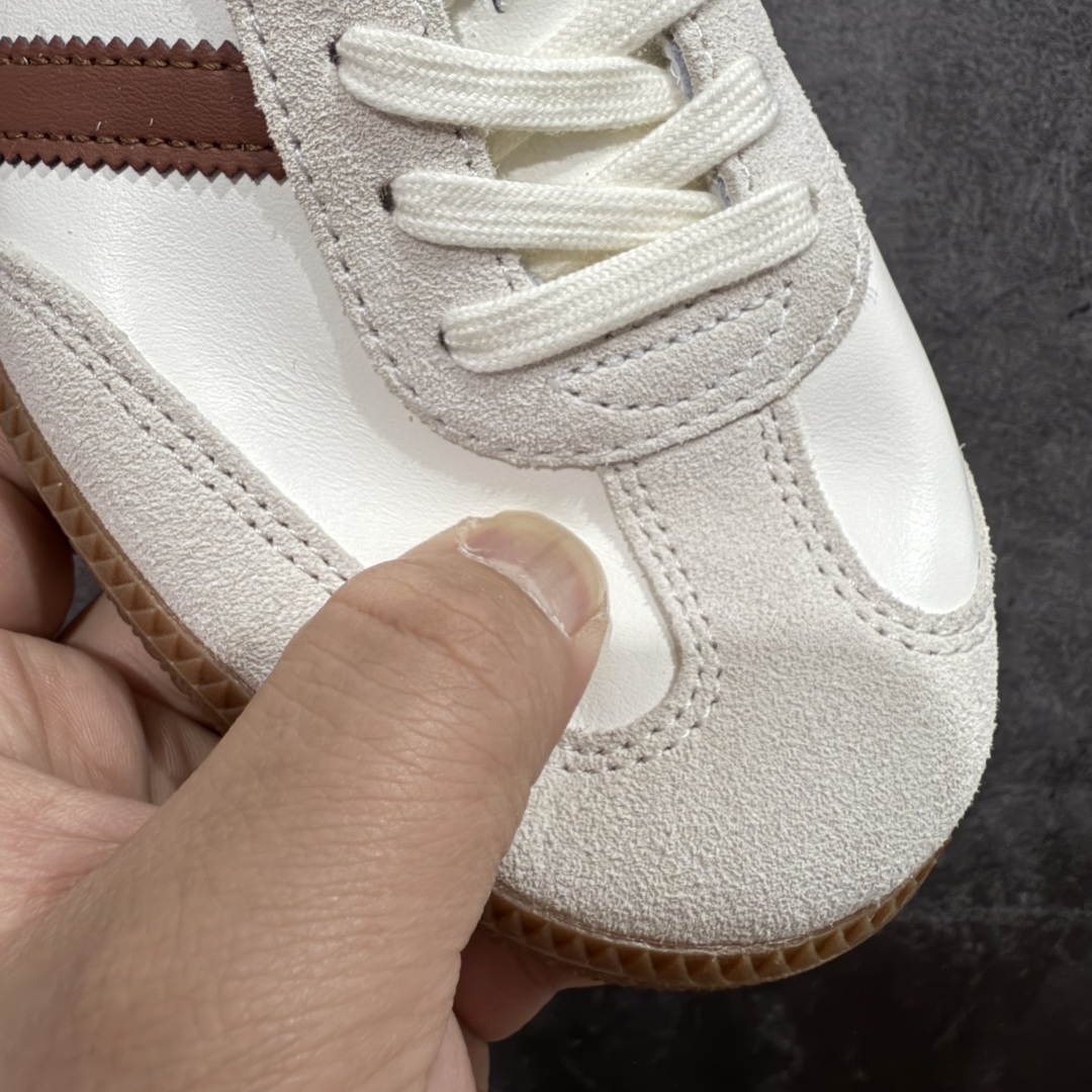 图片[5]-【纯原LW版】Adidas Originals Samba 防滑低帮T头德训鞋 复古系列 白棕生胶 ID1447 纯原大厂LW工厂出货💪🏻 正确头层皮料 非普通版本 市场顶级版本完美还原zp细节，注意区别市场任何版本，完全不是一路货色‼️ 全鞋原材料打造，无任何色差，正确鞋型，后跟港宝材料定型，正确微透生胶大底，反口内里头层细腻小牛皮，正确中底 鞋垫背胶，侧面正确烫金压印字母，所有细节完美还原‼️ 尺码：35.5 36 36.5 37 38 38.5 39 40 40.5 41 42 42.5 43 44 44.5 45-选品中心
