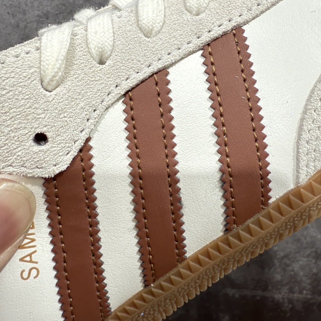 图片[4]-【纯原LW版】Adidas Originals Samba 防滑低帮T头德训鞋 复古系列 白棕生胶 ID1447 纯原大厂LW工厂出货💪🏻 正确头层皮料 非普通版本 市场顶级版本完美还原zp细节，注意区别市场任何版本，完全不是一路货色‼️ 全鞋原材料打造，无任何色差，正确鞋型，后跟港宝材料定型，正确微透生胶大底，反口内里头层细腻小牛皮，正确中底 鞋垫背胶，侧面正确烫金压印字母，所有细节完美还原‼️ 尺码：35.5 36 36.5 37 38 38.5 39 40 40.5 41 42 42.5 43 44 44.5 45-选品中心