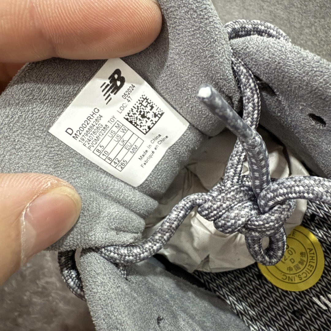 图片[8]-【纯原M版】新百伦NB New Balance M2002RHG 灰绿色 全套原楦原纸板原厂数据开发 原厂网纱 原装进口翻毛皮料正确绒感卡色 正确中底拉帮中底网布细节 一比一手工擦旧效果 冲裁组合 匠心打造 耗时两个月开发完成 工艺极其复杂难度可想而知 新开独立私模大底 全网唯一正确做旧组合大底 高端零售专供产物 尺码：36 37 37.5 38 38.5 39.5 40 40.5 41.5 42 42.5 43 44 44.5 45 45.5 46.5 47-选品中心