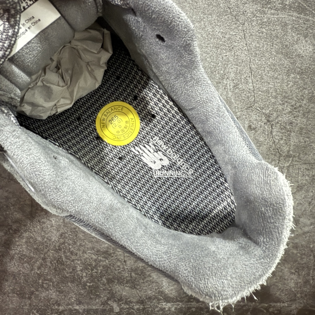 图片[9]-【纯原M版】新百伦NB New Balance M2002RHG 灰绿色 全套原楦原纸板原厂数据开发 原厂网纱 原装进口翻毛皮料正确绒感卡色 正确中底拉帮中底网布细节 一比一手工擦旧效果 冲裁组合 匠心打造 耗时两个月开发完成 工艺极其复杂难度可想而知 新开独立私模大底 全网唯一正确做旧组合大底 高端零售专供产物 尺码：36 37 37.5 38 38.5 39.5 40 40.5 41.5 42 42.5 43 44 44.5 45 45.5 46.5 47-选品中心