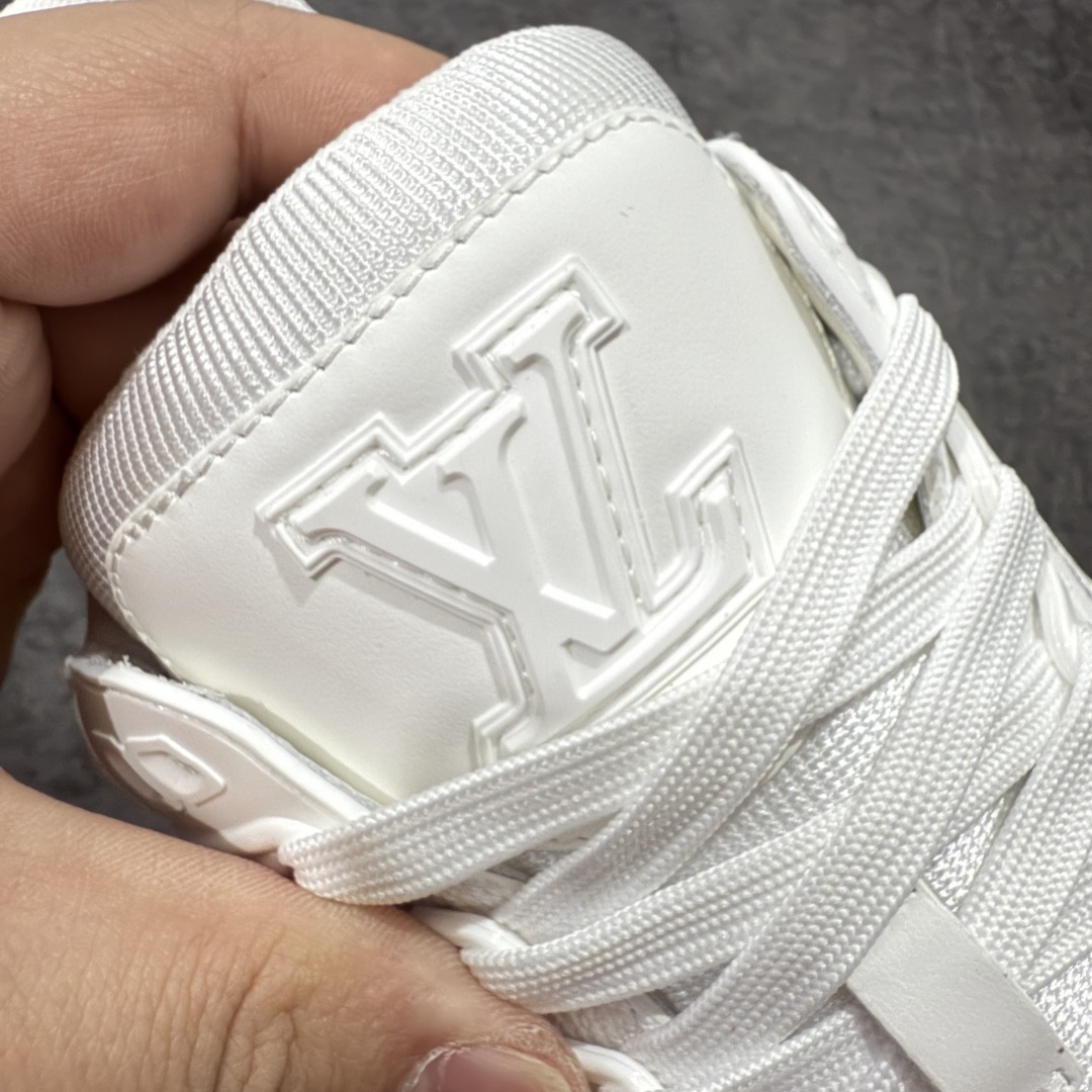 图片[7]-【海淘代购升级版】 现货当天可取 LV Trainer系列高奢运动鞋 白色印花 新款芯片顶级 潮人必备单品 同步ZP官网空胶工艺 鞋舌、挂饰均镶嵌NFC芯片感应装置 正确胶片断点式设计 中底正确还原原版油印字母比例 1：1原楦格板、楦头、刀磨全新升级！ 独家订制顶级压纹麂皮 原版开模TPU大底 质感原版一致 垫脚聚米微料加透气英伦网布 披靡市场任何版本！细节完美呈现！ 代购指定版本 全新升级最新双盒包装 扫码秒进官网！ 全套包装配件同比原版 尺码： 38-46-选品中心