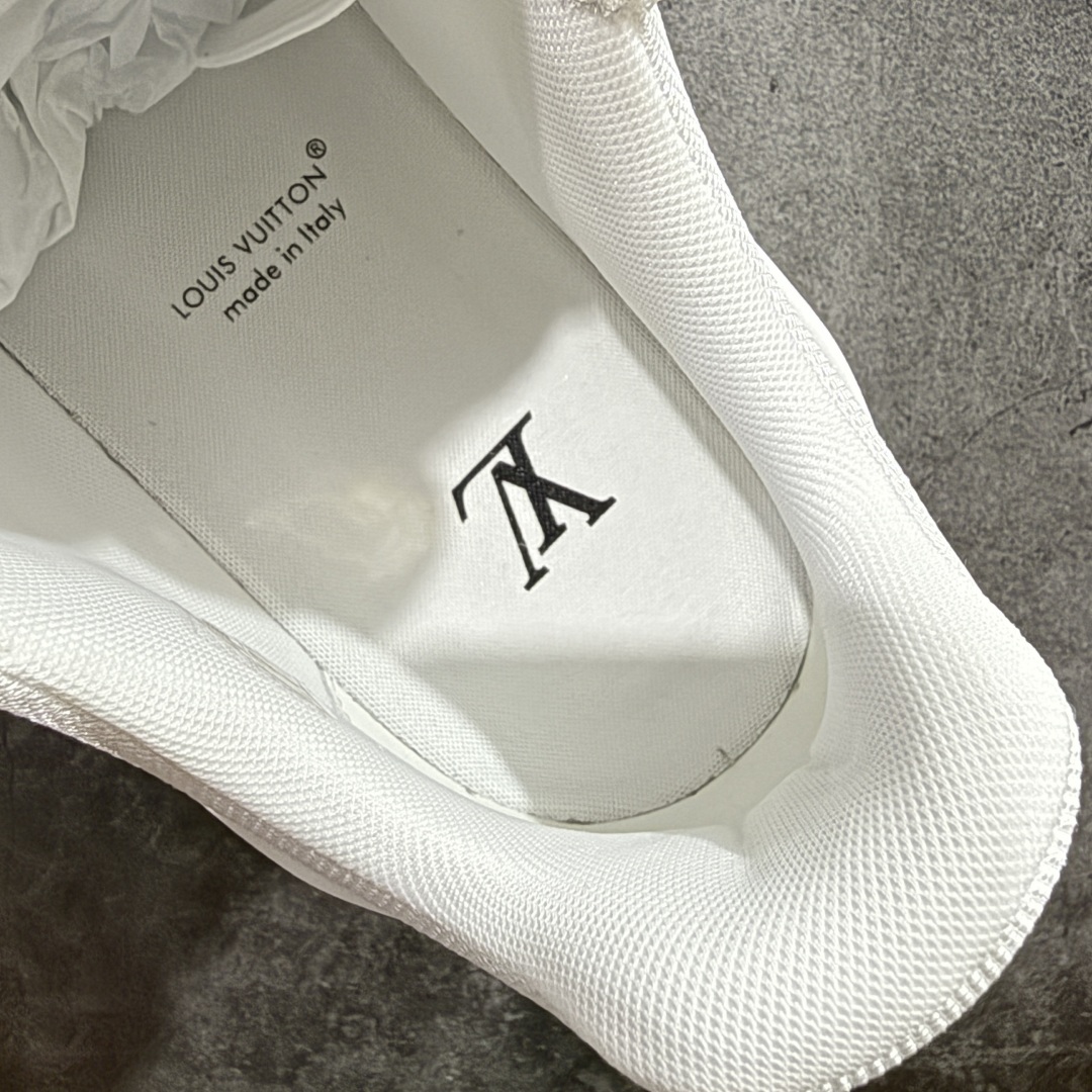 图片[9]-【海淘代购升级版】 现货当天可取 LV Trainer系列高奢运动鞋 白色印花 新款芯片顶级 潮人必备单品 同步ZP官网空胶工艺 鞋舌、挂饰均镶嵌NFC芯片感应装置 正确胶片断点式设计 中底正确还原原版油印字母比例 1：1原楦格板、楦头、刀磨全新升级！ 独家订制顶级压纹麂皮 原版开模TPU大底 质感原版一致 垫脚聚米微料加透气英伦网布 披靡市场任何版本！细节完美呈现！ 代购指定版本 全新升级最新双盒包装 扫码秒进官网！ 全套包装配件同比原版 尺码： 38-46-选品中心