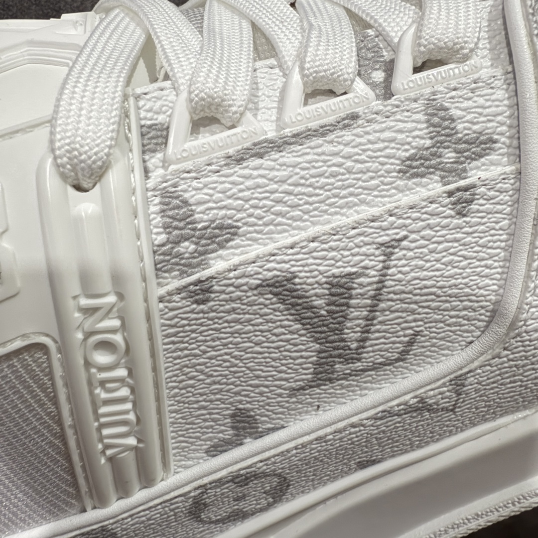 图片[5]-【海淘代购升级版】 现货当天可取 LV Trainer系列高奢运动鞋 白色印花 新款芯片顶级 潮人必备单品 同步ZP官网空胶工艺 鞋舌、挂饰均镶嵌NFC芯片感应装置 正确胶片断点式设计 中底正确还原原版油印字母比例 1：1原楦格板、楦头、刀磨全新升级！ 独家订制顶级压纹麂皮 原版开模TPU大底 质感原版一致 垫脚聚米微料加透气英伦网布 披靡市场任何版本！细节完美呈现！ 代购指定版本 全新升级最新双盒包装 扫码秒进官网！ 全套包装配件同比原版 尺码： 38-46-选品中心