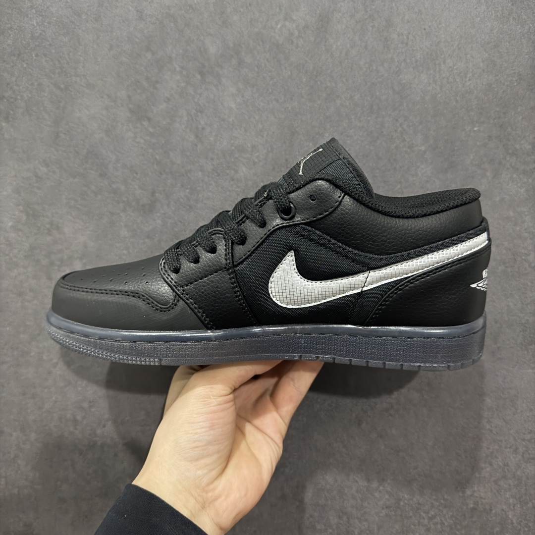 图片[2]-【K版】Air Jordan AJ1 Low 低帮 黑白 HV5968-001 全新流水线出品 全部原鞋开发 原楦原纸板开发 全鞋电脑针车 原厂内置全掌气垫 原盒内在原标 唯一Zp原版鞋带绑法 免检产品 全新2022版型 全头层皮料 完美零毛边处理 原厂配置全掌气垫 价格定位良心 几十个配色陆续出货 尺码：36 36.5 37.5 38 38.5 39 40 40.5 41 42 42.5 43 44 44.5 45 46-选品中心