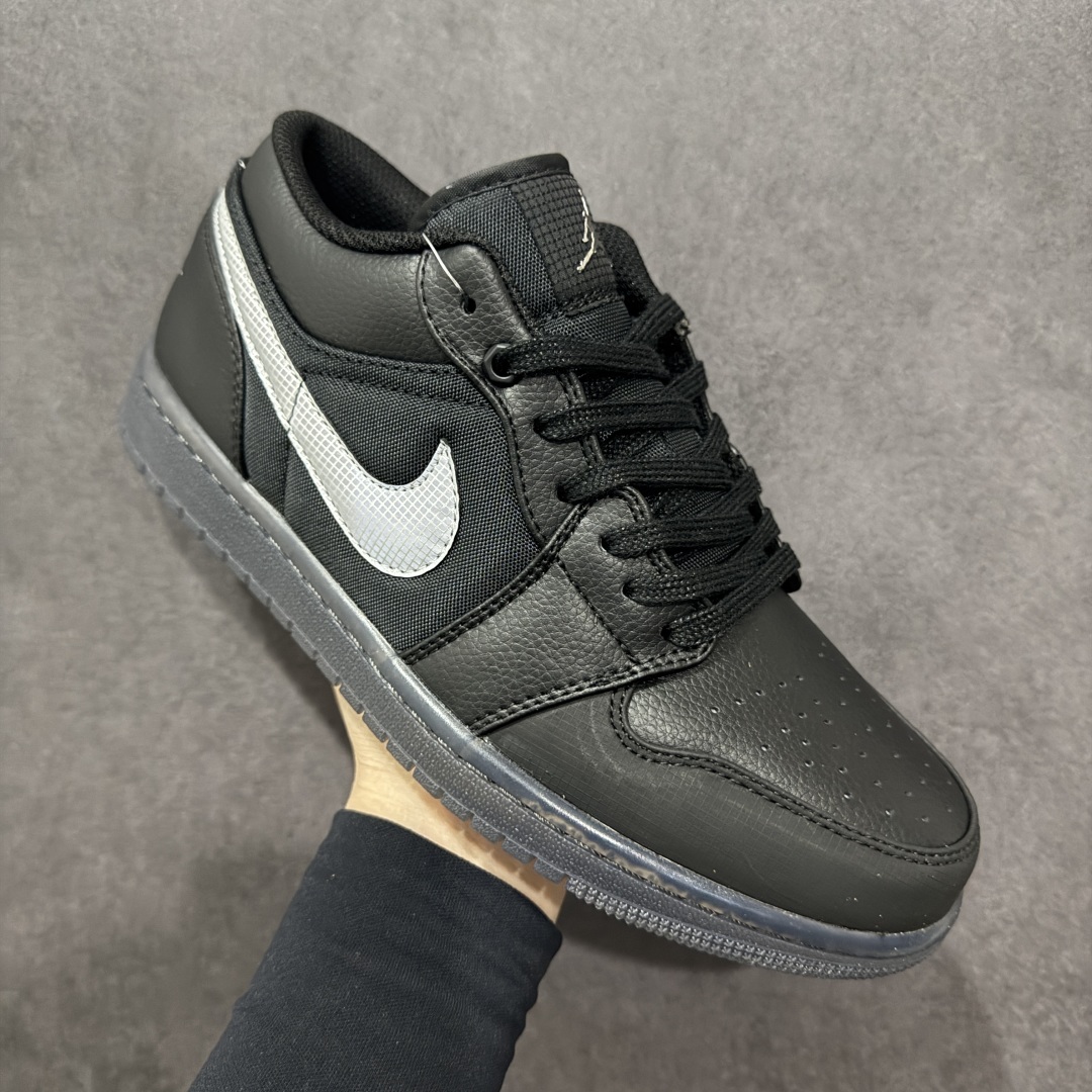 图片[3]-【K版】Air Jordan AJ1 Low 低帮 黑白 HV5968-001 全新流水线出品 全部原鞋开发 原楦原纸板开发 全鞋电脑针车 原厂内置全掌气垫 原盒内在原标 唯一Zp原版鞋带绑法 免检产品 全新2022版型 全头层皮料 完美零毛边处理 原厂配置全掌气垫 价格定位良心 几十个配色陆续出货 尺码：36 36.5 37.5 38 38.5 39 40 40.5 41 42 42.5 43 44 44.5 45 46-选品中心
