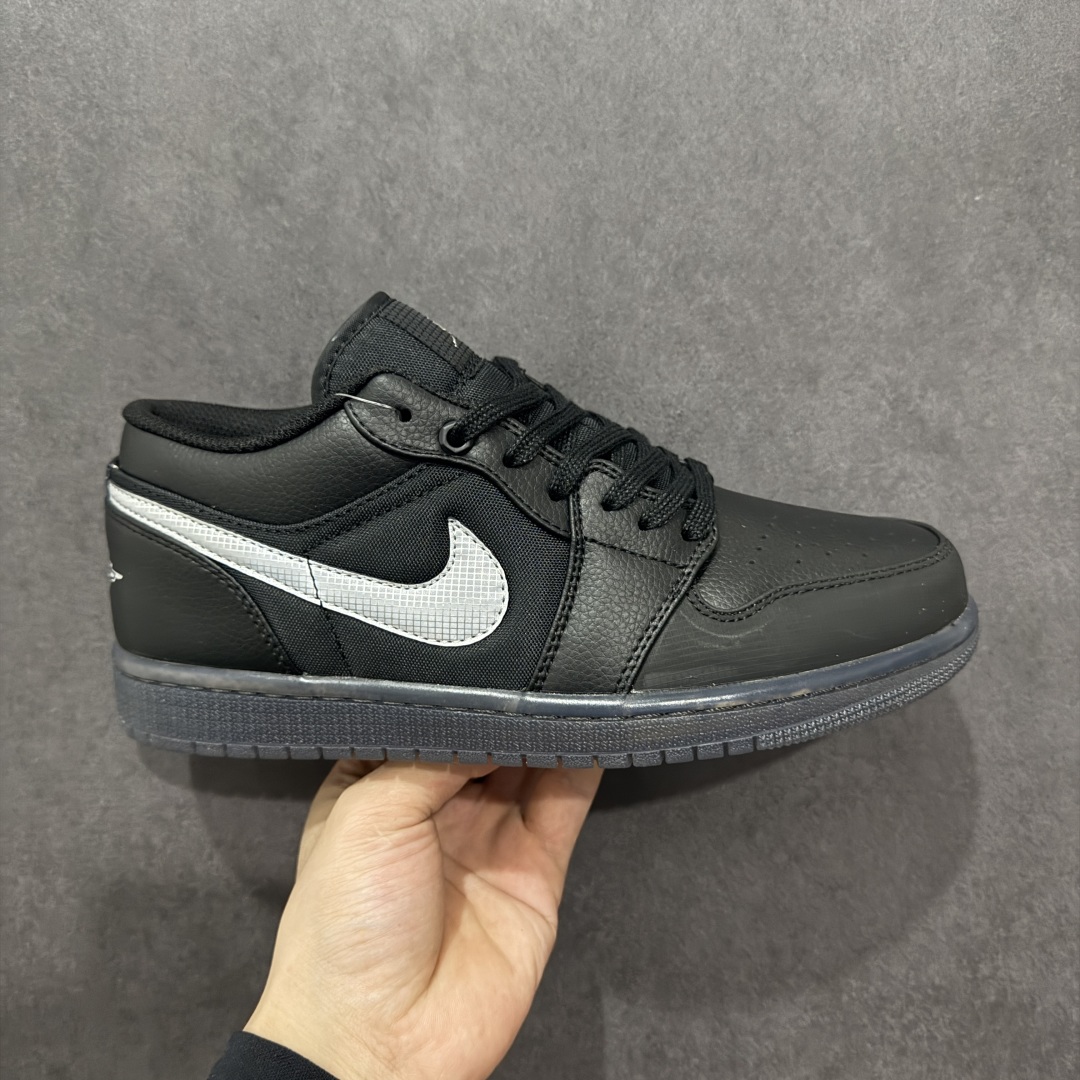 【K版】Air Jordan AJ1 Low 低帮 黑白 HV5968-001 全新流水线出品 全部原鞋开发 原楦原纸板开发 全鞋电脑针车 原厂内置全掌气垫 原盒内在原标 唯一Zp原版鞋带绑法 免检产品 全新2022版型 全头层皮料 完美零毛边处理 原厂配置全掌气垫 价格定位良心 几十个配色陆续出货 尺码：36 36.5 37.5 38 38.5 39 40 40.5 41 42 42.5 43 44 44.5 45 46-选品中心
