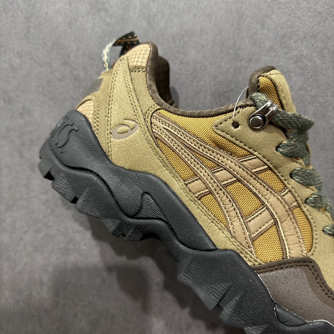 图片[6]-【公司级】亚瑟士 ASICS GEL-PICKAX 登山 户外运动 抗冲击支撑 减震防滑耐磨轻便 徒步鞋 男款 日蚀黑 轻便旅游鞋。秋天踏秋一直在穿这双，上脚最直观的感受就是鞋楦，平时穿一些其他品牌的户外鞋，总会或宽或窄，但是这双的鞋楦真的是刚刚好。作为户外鞋鞋底一定要耐磨+防滑，所以橡胶鞋头+橡胶鞋底，是必备的，而且底子越厚安全感越强，但相应的贴合感就越差，鞋身就越重，这双的鞋底厚度刚刚好，而且整双鞋没有拖沓感，脚部贴合的舒适感是很明显的，感觉设计师是真的研究过亚洲人的脚型，诚意十足。 尺码：36-45含半码-选品中心