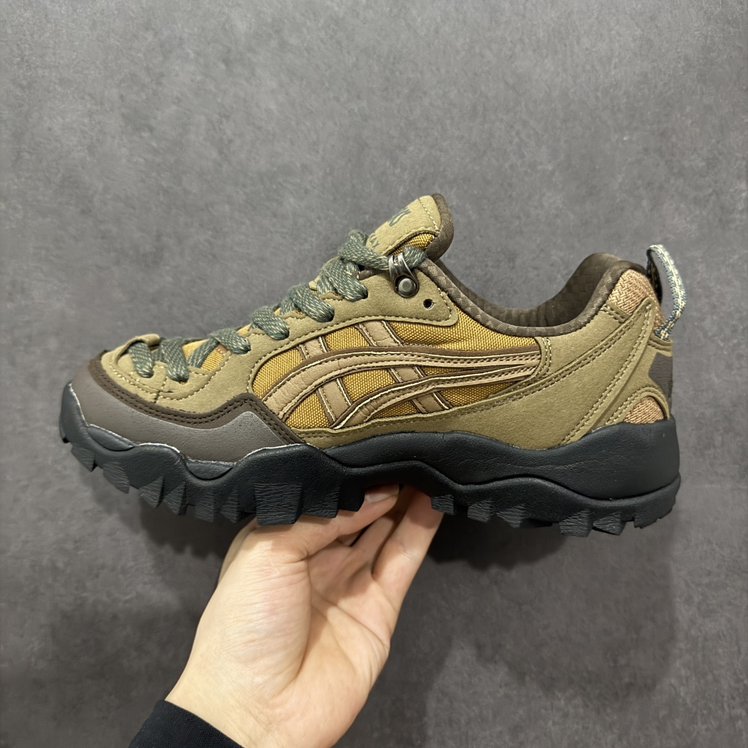 图片[2]-【公司级】亚瑟士 ASICS GEL-PICKAX 登山 户外运动 抗冲击支撑 减震防滑耐磨轻便 徒步鞋 男款 日蚀黑 轻便旅游鞋。秋天踏秋一直在穿这双，上脚最直观的感受就是鞋楦，平时穿一些其他品牌的户外鞋，总会或宽或窄，但是这双的鞋楦真的是刚刚好。作为户外鞋鞋底一定要耐磨+防滑，所以橡胶鞋头+橡胶鞋底，是必备的，而且底子越厚安全感越强，但相应的贴合感就越差，鞋身就越重，这双的鞋底厚度刚刚好，而且整双鞋没有拖沓感，脚部贴合的舒适感是很明显的，感觉设计师是真的研究过亚洲人的脚型，诚意十足。 尺码：36-45含半码-选品中心