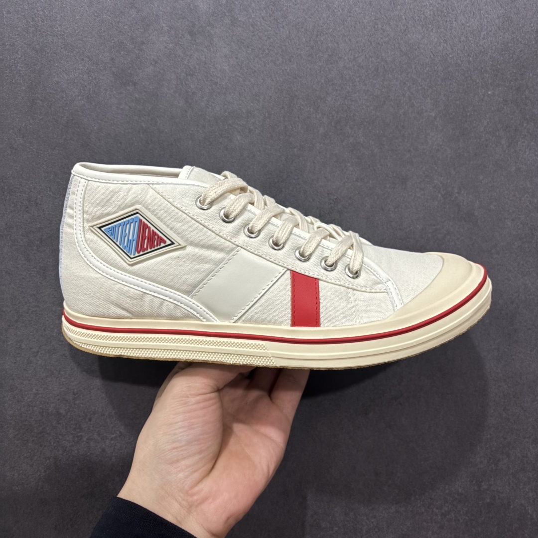 【广东纯原版本】小红书爆款 BOTTEGA VENETA BV25ss 新款复古Eliot运动鞋上市即封神! BV全新的 Eliot 以复古篮球鞋为设计灵感,童趣 的色彩焕发青春活力!男女同款,可以做情侣鞋穿着哦整个鞋子透气舒适,帆布鞋面自重轻盈,鞋帮拼接处以柔软奢华的羊皮镶嵌包裹每只鞋边的红线均为手工绘画,更具品味与态度喔! 尺码:35 36 37 38 39 40-选品中心