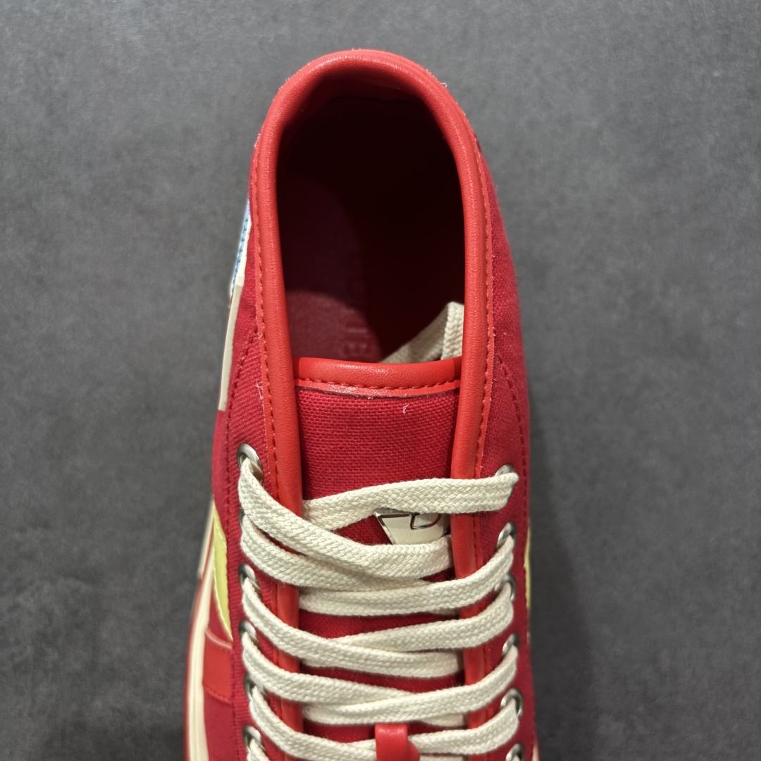 图片[7]-【广东纯原版本】小红书爆款 BOTTEGA VENETA BV25ss 新款复古Eliot运动鞋上市即封神! BV全新的 Eliot 以复古篮球鞋为设计灵感，童趣 的色彩焕发青春活力!男女同款，可以做情侣鞋穿着哦整个鞋子透气舒适，帆布鞋面自重轻盈，鞋帮拼接处以柔软奢华的羊皮镶嵌包裹每只鞋边的红线均为手工绘画，更具品味与态度喔! 尺码：35 36 37 38 39 40-选品中心